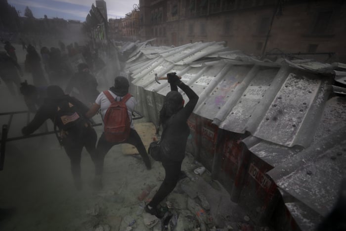 foto-van-de-maand-maart-2021-demonstranten-mexico-stad