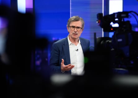 Robert Peston speaking to cameras on TV show.
