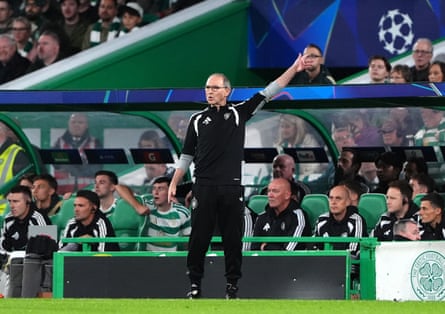 Martin O’Neill watches on as Celtic brush aside Lask in the first leg of their playoff tie.