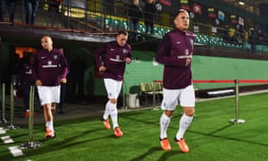 Jagielka and Jones warm up for England.