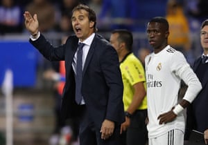 Julen Lopetegui during the game.