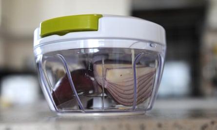 Struggling While Slicing Onion? Not Anymore! 5 Onion Slicers To Your Rescue