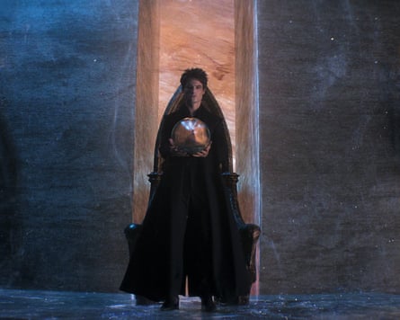 Tom Sturridge as Dream in The Sandman.