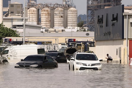 Cars stranded in floods in Dubai
