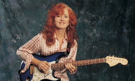 Bonnie Raitt with her Stratocaster