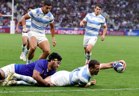 Emiliano Boffelli of Argentina scores his team's first try
