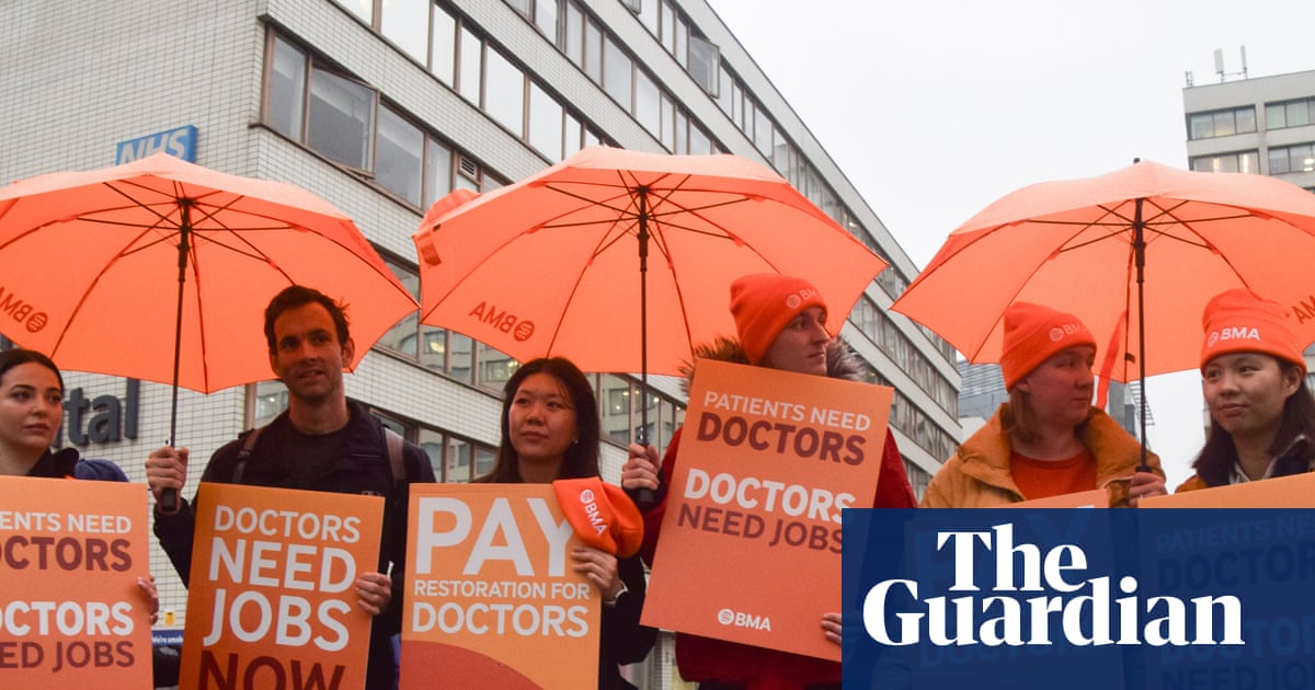 Resident doctors in England to go on strike in run-up to Christmas