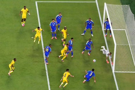 Curacao's Eloy Room males yet another save!