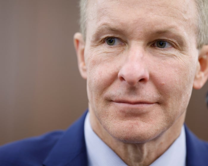 United Airlines CEO faces rightwing backlash after calling for US wealth tax