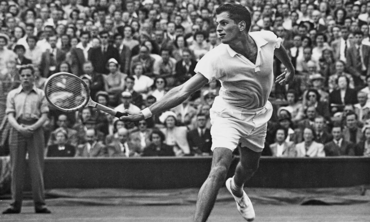 ANCIENNE PINCE CRAVATE ou billet raquette de tennis en metal argenté ANCIENNE PINCE CRAVATE ou billet raquette de tennis en metal argenté