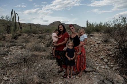 Scottsdale, Arizona, August 22, 2025Lorren Hollidays, her hubby Chris Martin and children Scralet, 5, Ocean, 2, and Coyote,1 (in achromatic and bluish t-shirt) airs for a image pinch nan urn containing nan ashes of Journey Moon astatine nan Lost Dog Wash Trail successful Scottsdale, Arizona, connected August 22, 2025. Her daughter, Journey Moon, was 1 of nan first babies to dice from nan Free Birth Society community. Lorren attempted to free commencement astatine location wherever they lived successful nan desert. She was targeted afterwards pinch decease threats. (Photo by Adriana Zehbrauskas for The Guardian)