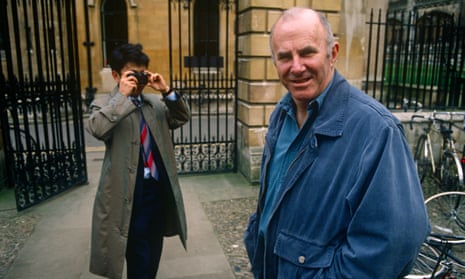 Clive James being photographed by a tourist in Cambridge, 1990