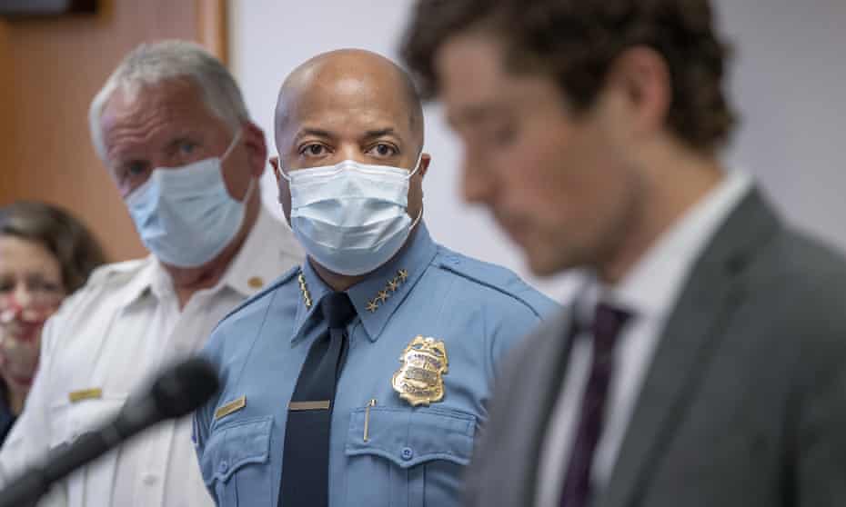 Minneapolis police chief, Medaria Arradondo, center, listens as Minneapolis mayor Jacob Frey becomes emotional during a news conference 28 May.