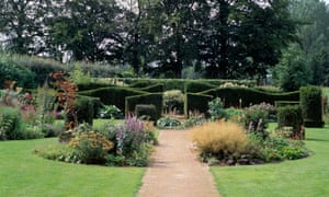 View down the garden at Hummelo