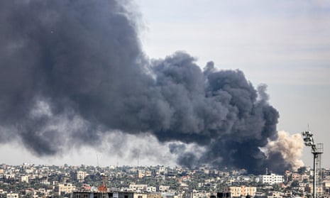 ]Smoke rises from different points of the city as Israeli attacks continue on Khan Yunis, Gaza on December 20, 2023.