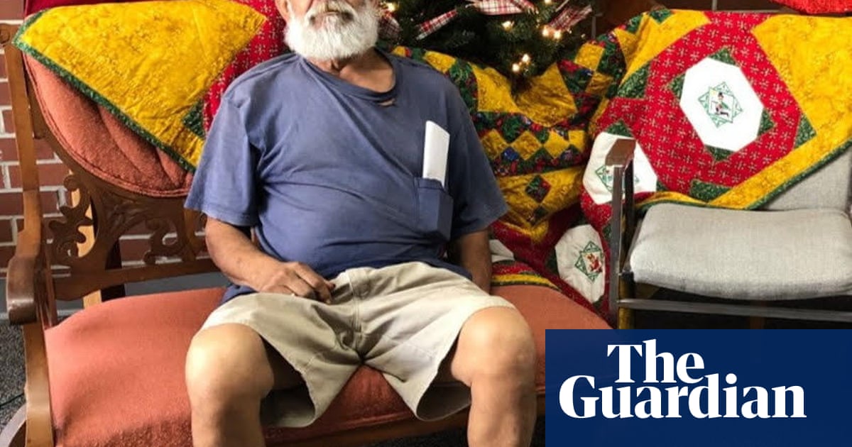 ‘Ticking time bomb’: Ice detainee dies in transit as experts say more deaths likely
