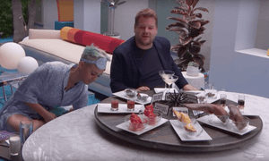 Un fin de semana con Katy Perry transmisión en vivo: la meditación, James Corden ... - El Tutor 2 Perry and guest James Corden playing Spill Your Guts or Fill Your Guts.