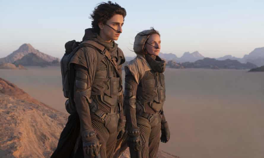 Timothée Chalamet and Rebecca Ferguson in the Dune.