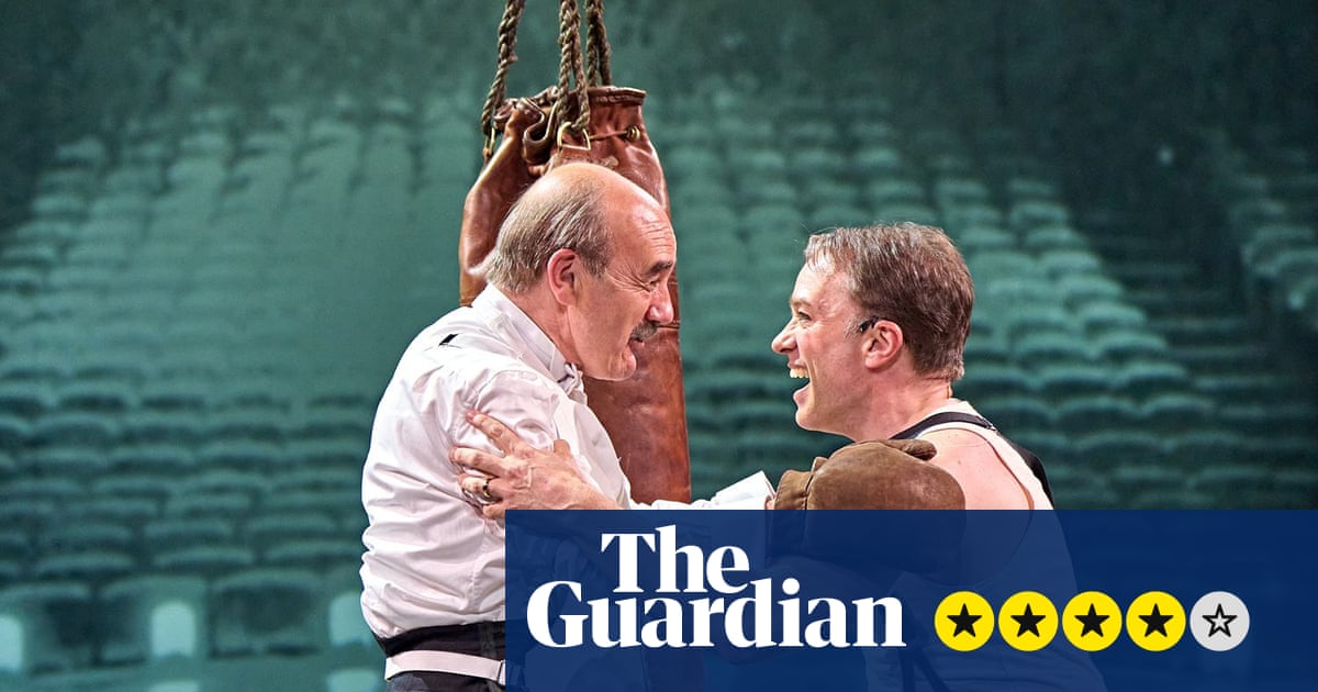 Magic review – spellbinding standoff between Houdini and Conan Doyle