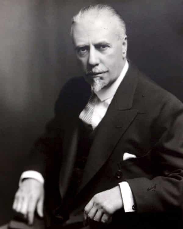 Sir Thomas Beecham, photographed in the 1940s by Irving Chidnoff.