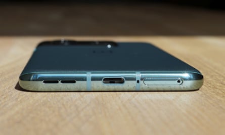 The USB-C port in the bottom of the OnePlus 10 Pro.