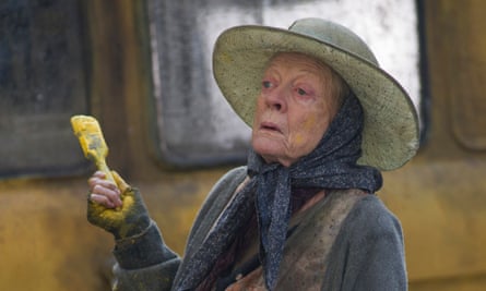 Maggie Smith dans le rôle de Mary Shepherd dans La Dame au van.