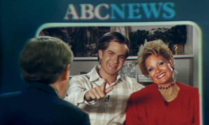 Andrew Garfield and Jessica Chastain in The Eyes of Tammy Faye