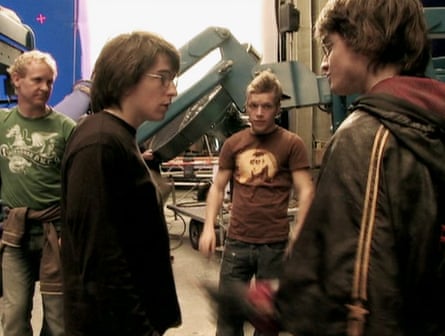 DAVID HOLMES (LEFT IN BROWN JUMPER) STUNT DOUBLE TALKING TO DANIEL RADCLIFFE IN DVD DOCUMENTRY ‘HARRY VS THE HORNTAIL: THE FIRST TASK. HARRY POTTER AND THE GOBLET OF FIRE.