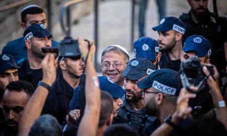 Itamar Ben-Gvir (centre) greets supporters at Damascus gate In Jerusalem