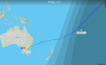 A map shows the route of Qantas QF21