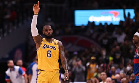 Video: LeBron James Gets Standing Ovation After Becoming The 2nd All-Time  Scorer In NBA History - Fadeaway World