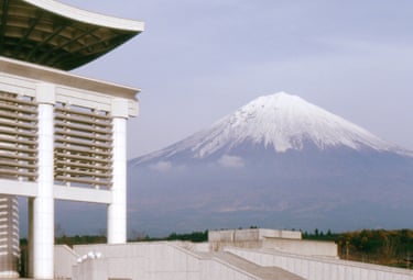 Taisekiji Temple, Shohondo, 1972 – 1998 Architect – Kimio YokoyamaBuilt at a scale and size seldom seen in Japan, let alone its religious buildings, the Shohondo sanctuary of Taisekiji Temple was a marvel to behold. It had grandeur. It had monumentality. And it was completely mind-blowing.E specially its gargantuan suspended roof, whose swooping form was thought to resemble a crane taking flight. This was the crown jewel of the Nichiren Buddhist complex situated near the foot of Mount Fuji.
