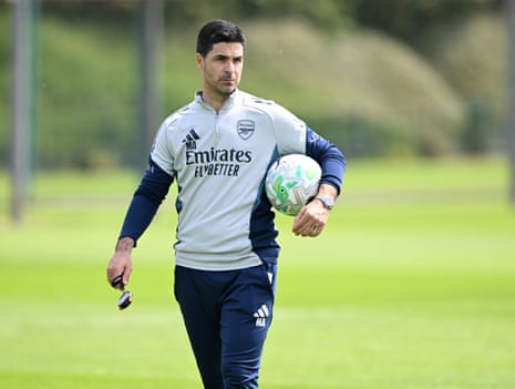 Mikel Arteta in a training session for Arsenal