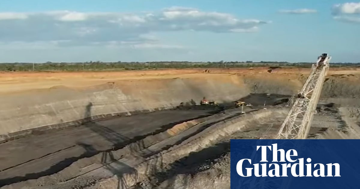 Missing worker could be trapped 1km underground after Queensland mine collapses