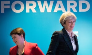 روت دیویدسون رهبر محافظه کار اسکاتلندی و ترزا می، روز جمعه مبارزه در ادینبورگ