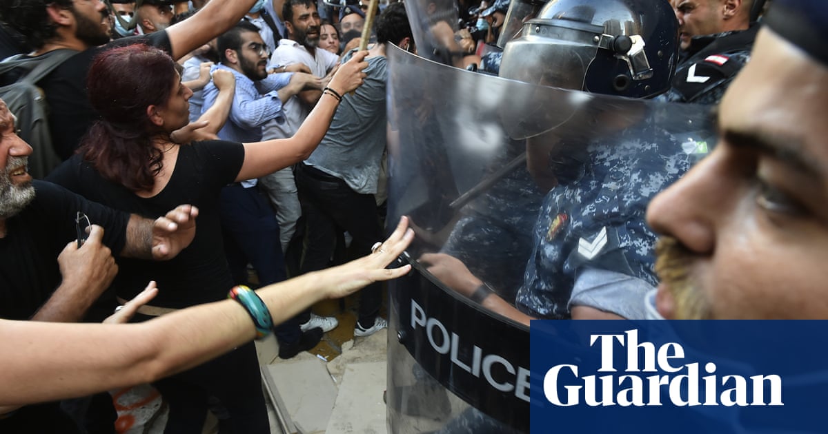 Police fire teargas at protestors outside interior minister’s home in Beirut – video