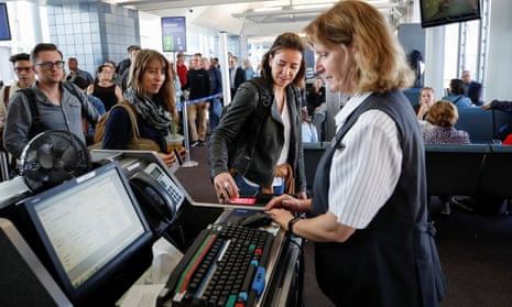 Passengers check-in in for a United Airlines flight in Chicago. United doesn’t use facial recognition technology.