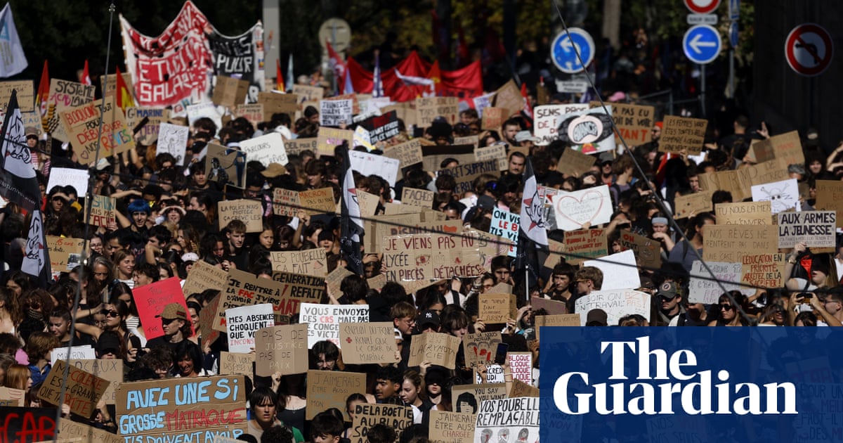 At least 160,000 people take to streets in third week of French school protests