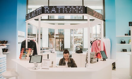 Munculan Selfridges Sojo.