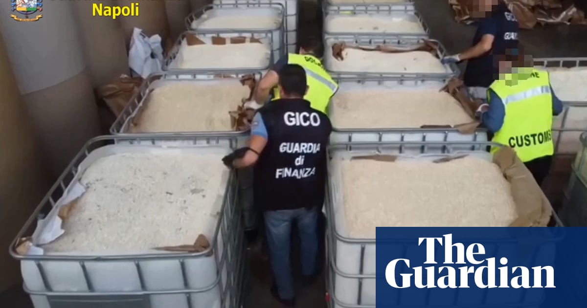 Italian police seize €1bn amphetamine haul from Syria