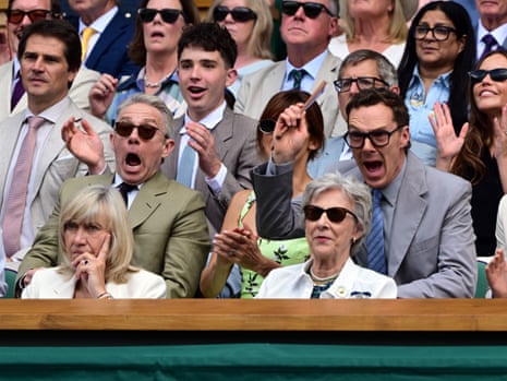 Campeonato de tênis de Wimbledon, dia 12, The All England Lawn Tennis and Croquet Club, Londres, Reino Unido - 10 de julho de 2026Martin Freeman, Sophie Hunter e Benedict Cumberbatch reagem no Royal Box na quadra central Campeonato de tênis de Wimbledon, dia 12, The All England Lawn Tennis and Croquet Club, Londres, Reino Unido - 10 de julho de 2026