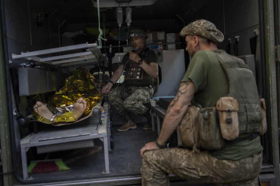 Russia-Ukraine war latest: fierce fighting in Sievierodonetsk; UK ‘deeply concerned’ by death sentences for Britons in Donetsk – live | World news 9 An injured Ukrainian soldier is transferred to a medical facility after emergency treatment in Bakhmut.