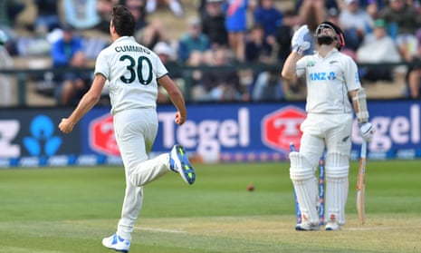 Pat Cummins gets the breakthrough Australia needed: the prized wicket of Kane Williamson.