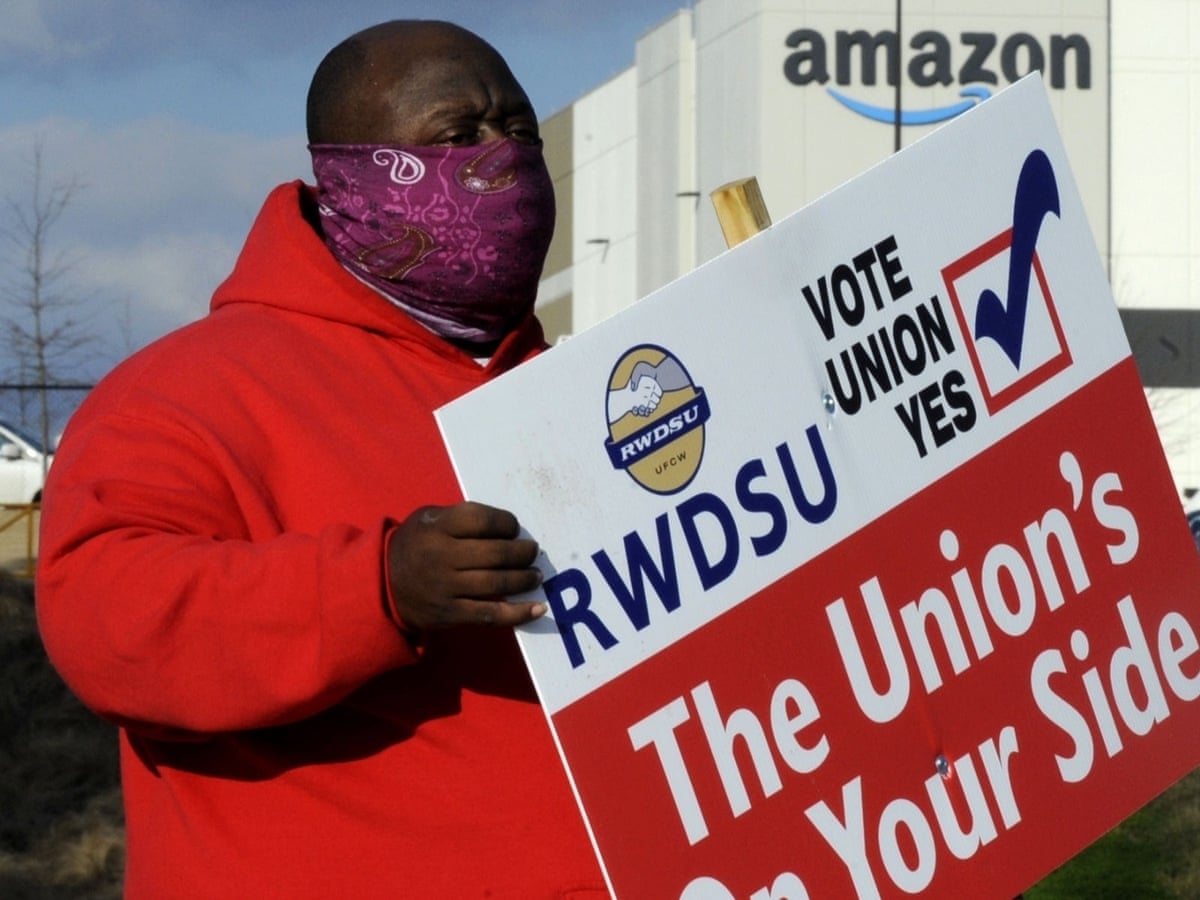 Amazon Warehouse Workers In Alabama Make The Final Push Toward Unionizing Amazon The Guardian