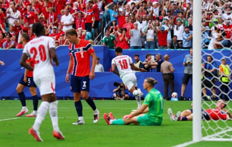 Jude Bellingham scores for England