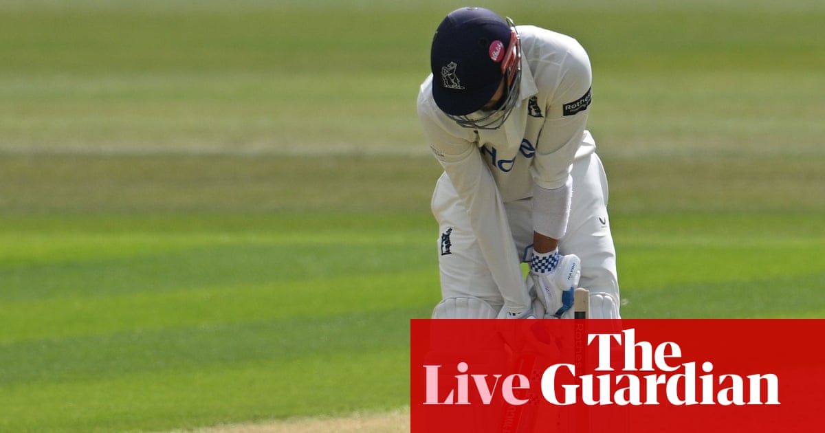 Surrey v Essex, Kent v Worcestershire, and more: county cricket, day two – live
