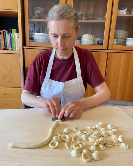Riccardina Burdo making pasta.