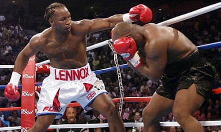 In the fight for the 2002 World Heavyweight Championship in Mainface, Lenax made a fuss against Lewis Mike Tyson.
