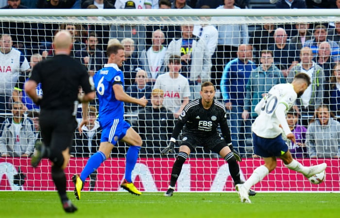 Rodrigo Bentancur passes Danny Ward to put the Spurs back in the lead.