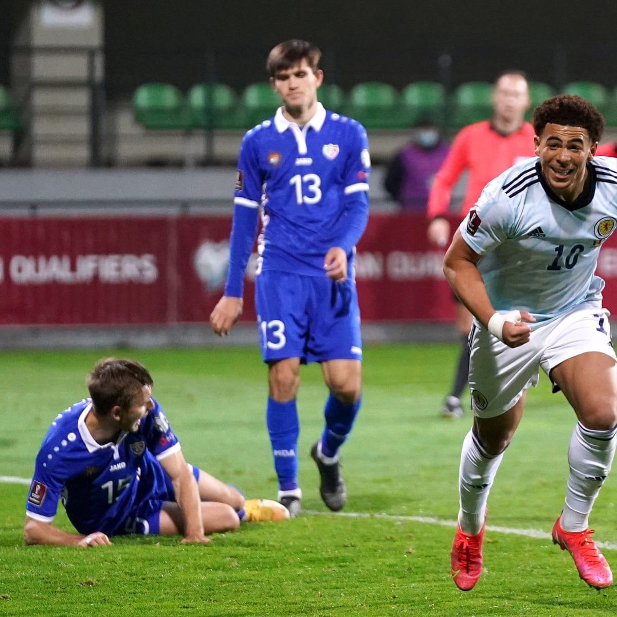 che adams seals victory in moldova as scotland confirm play off place world cup 2022 qualifiers the guardian